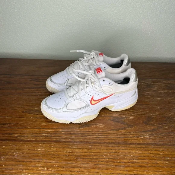 Nike. Size 6.5 color white & Gary - Picture 2 of 9